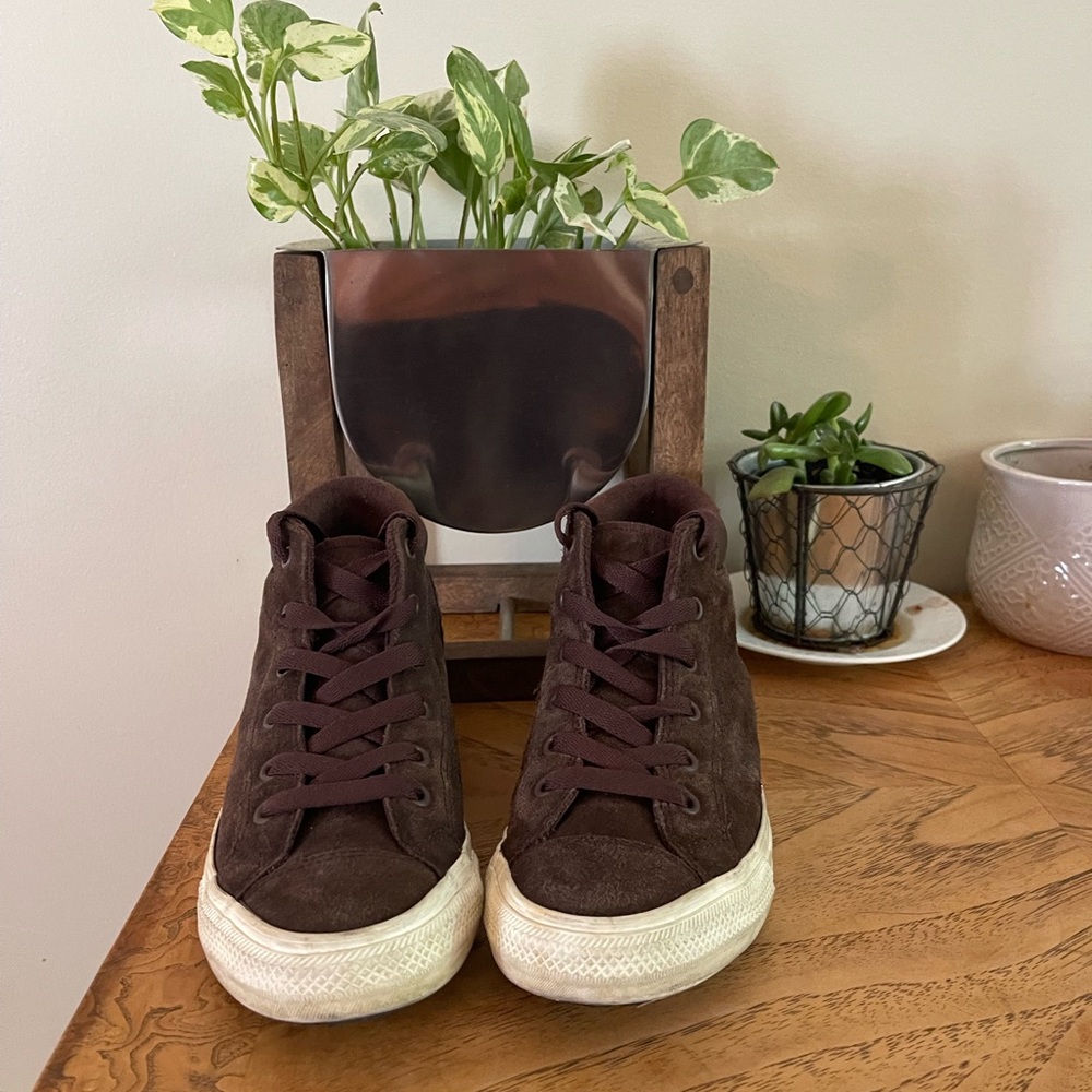 Converse suede Brown high top shoe